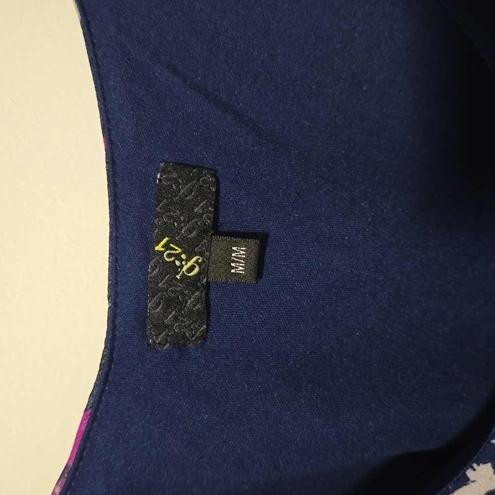 G21 Top - Picture 4 of 5